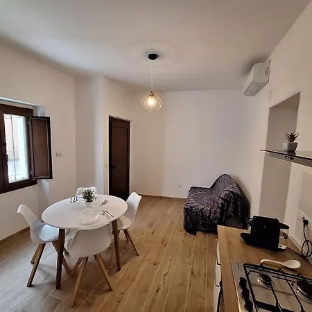 Dommu Amsicora アパート *